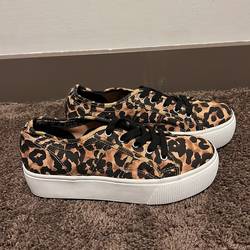 Like new! Steve Madden leopard platform shoes! Worn once!